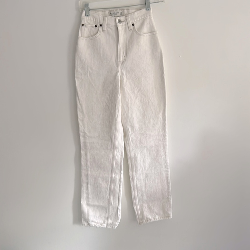 ABERCROMBIE AND FITCH JEANS SZ 24